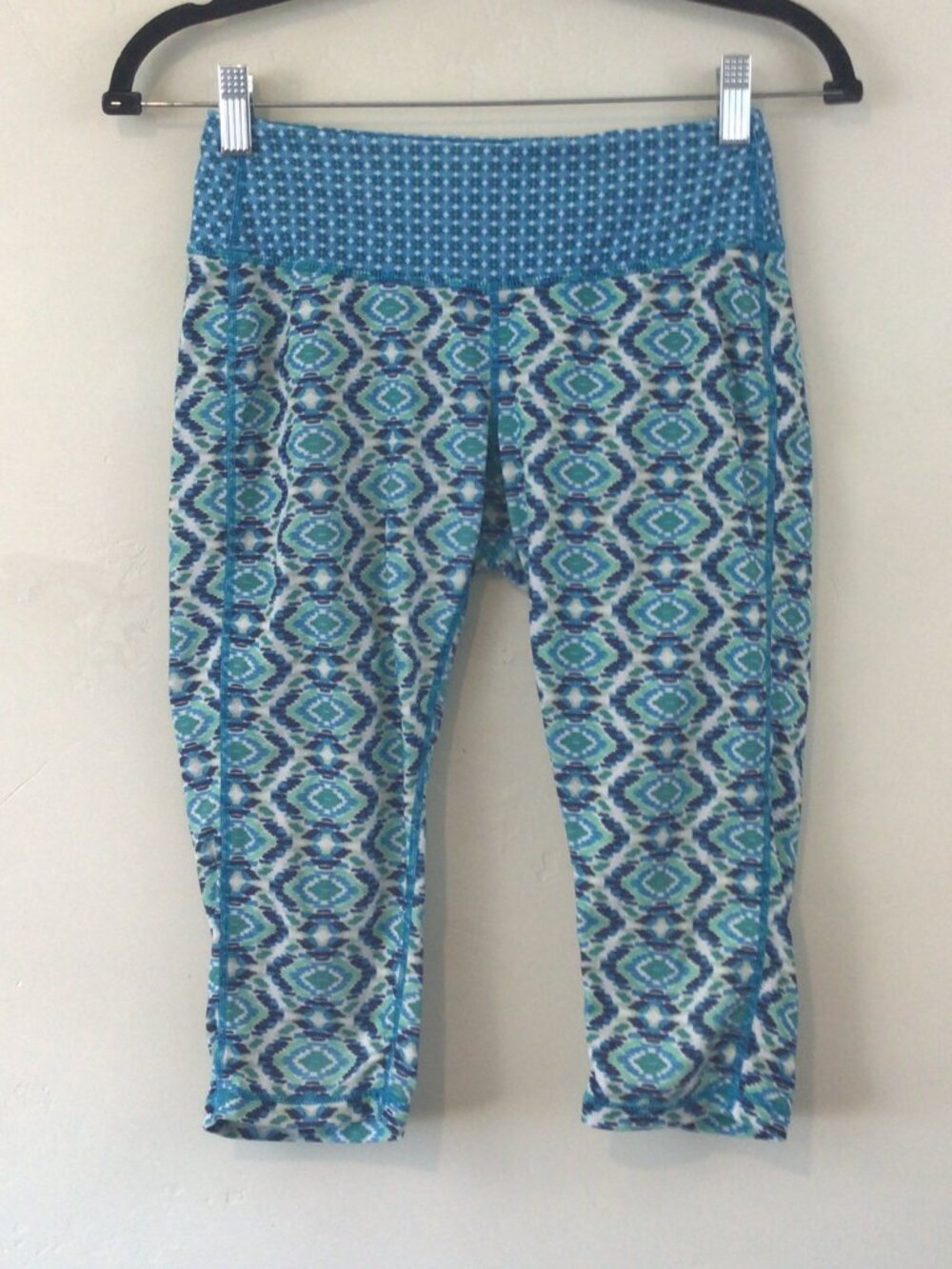 3/$10💕 Prana Blue Print Capri Athletic Yoga Pants